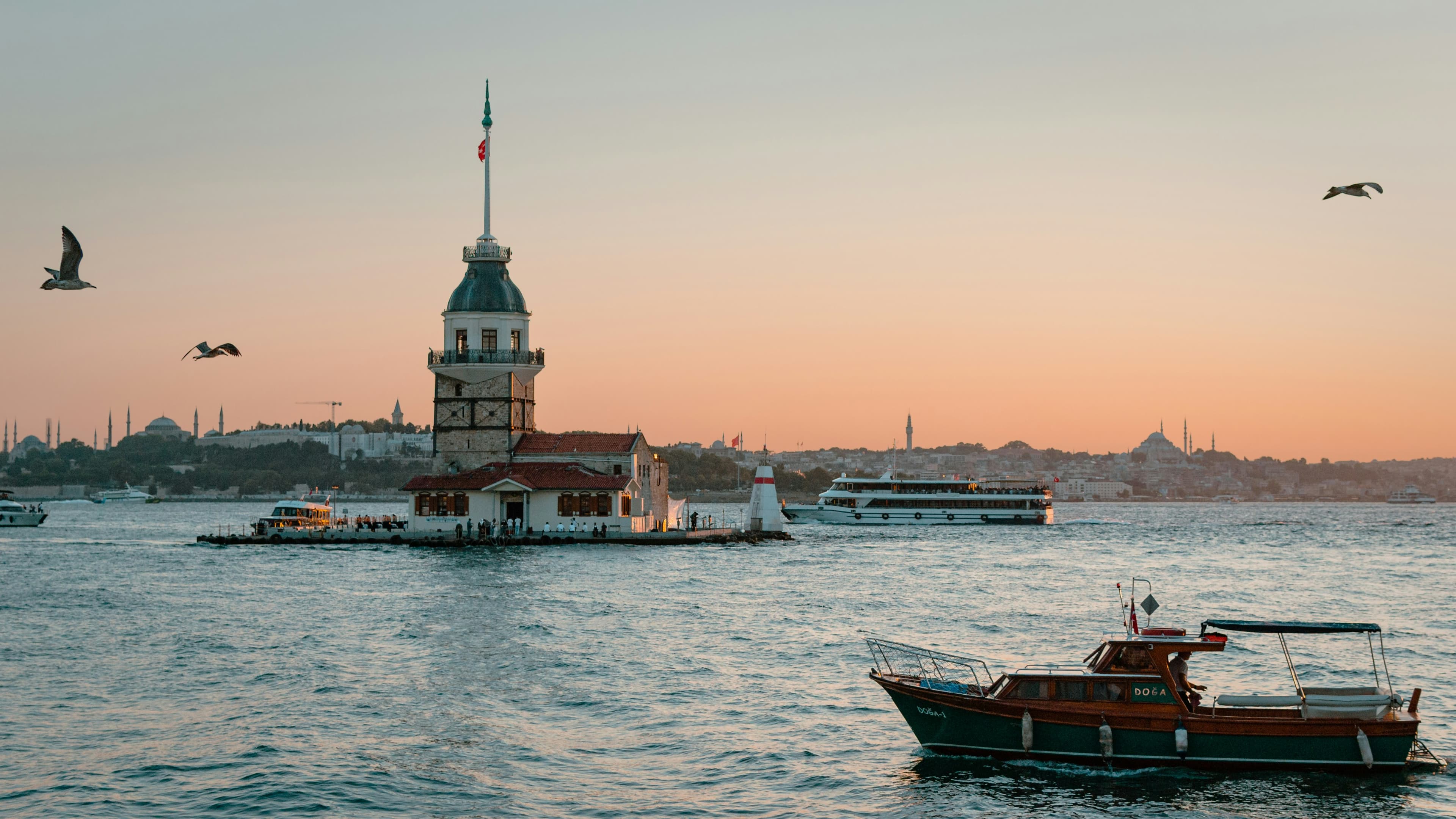 Istanbul Travel Guide 2026: Best Places, Food, Itinerary & Hidden Gems